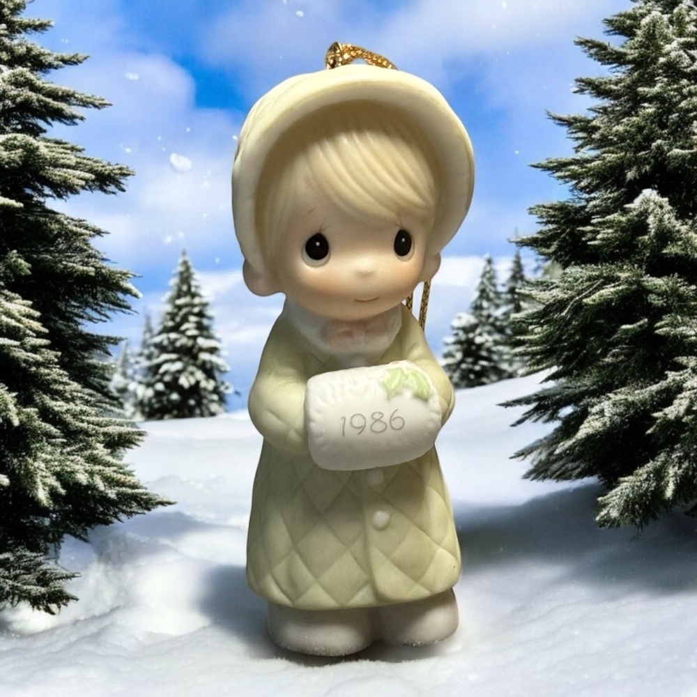 Vintage Precious Moments Wishing You a‎ Cozy Christmas Ceramic Ornament